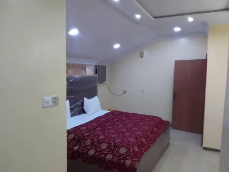 House - Sleeps 6 & Free Parking