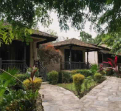 บานบาส รีสอร์ต, ชิตวัน