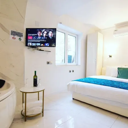 Lumiere Luxe Suites