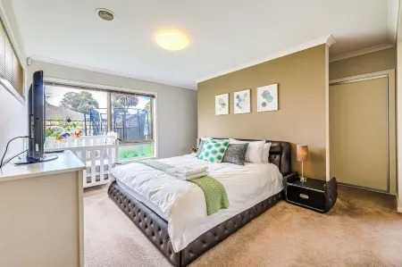 StayAU Spacious Stay Point Cook