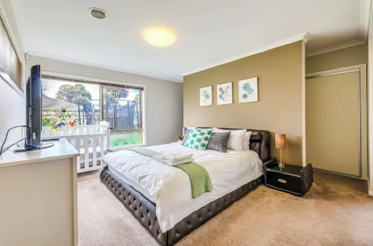 StayAU Spacious Stay Point Cook