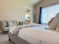 Sunshine Retreat - Hot Tub & Game Room &BBQ &AC close to Old Mill Hotels near Farewell Bend Park