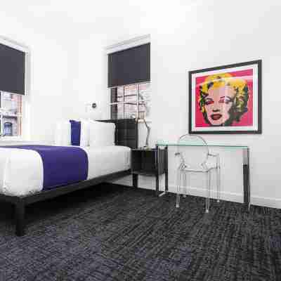 Maverick Suites at 28 Fenway Rooms