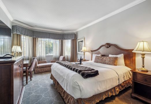 빌라 몬테스 호텔의 깔끔하고 넓은 객실 내부 이미지