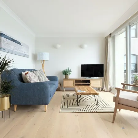 Spectacular Waterfront Views with Parking at 'Mariners Mirror'