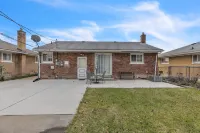 Cozy 3Br Westland Retreat 3 Bedroom Home by RedAwning Hotels in Westland