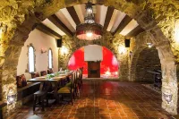 Fortaleza Medieval la Manyosa Hotels in Bages