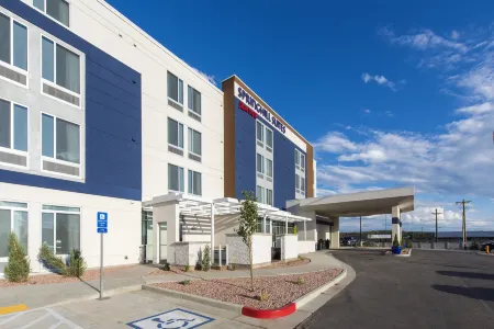 SpringHill Suites Gallup Отели рядом с достопримечательностью «Navajo Code Talkers Museum»