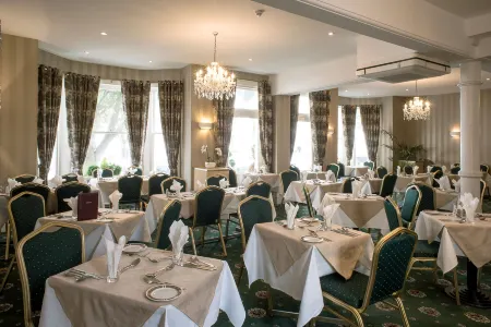 Haddon Hall Hotel Отели рядом с достопримечательностью «Nigel Greaves Gallery»