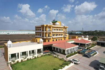 Hotel Grand Haveli Отели рядом с достопримечательностью «Tithal Beach»