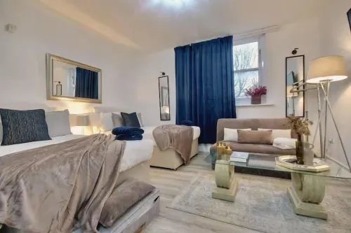 Aylward Apartments S14, Near City Centre and Gunwharf Quays