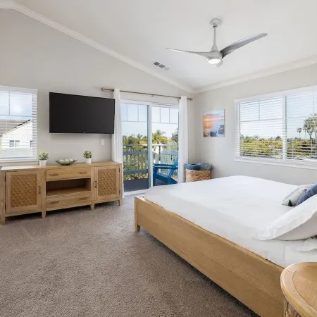 Large 4 Bedroom Close To Beach