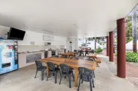 Central Caravan Park Hotels in Guildford