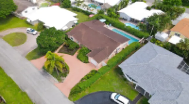 Sun-Filled Haven with Heated Pool and Outdoor Oasis - Charming Retreat