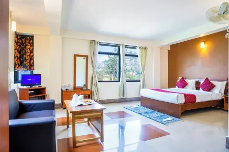 Sparrow Juniper Tree 2 Min Walk to Mg Marg