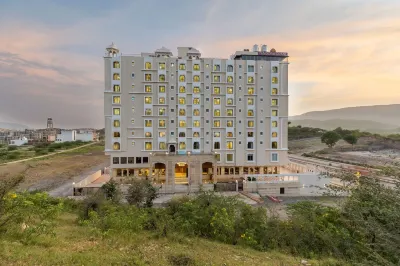 Pandora Grand, Udaipur- Nestled in Nature Wrapped in Luxury Hotel in zona Lido Turrisi