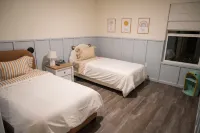 New Spacious 5 Bed 3 Bath Vacation House near Sequoia /w Tub, BBQ, EV