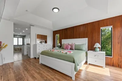 Naples Hidden Gem, pet friendly, king beds