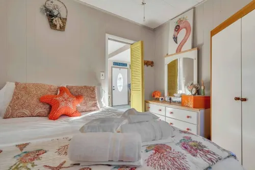 Steps to Beach with Linens + Towels including AC