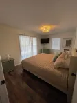 Charming 2-bedroom cottage near downtown Surfside Beach. Quick walk to the beach