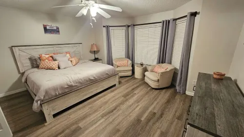Premier home with Heated Pool, Waterfront, 2 king beds & 4 person golf cart.