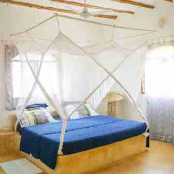 Captivating 1-Bed Apartment, with a Nice Garden Rooms