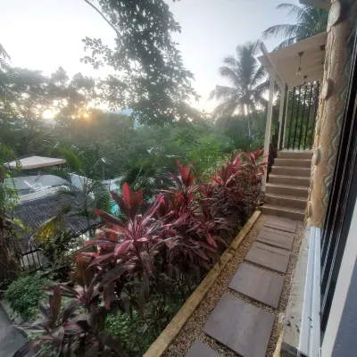A Touch of Pink Secret Garden Resort Hoteles cerca de Honda Bay