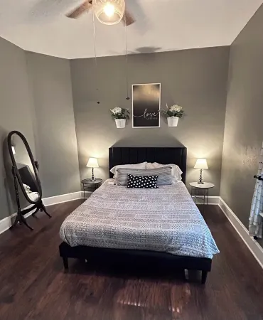 Charming 3-bedroom Cottage with AC, WiFi in lovely Eureka