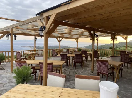 Assos Karadut Tas Hotel Отели рядом с достопримечательностью «Behramkale»