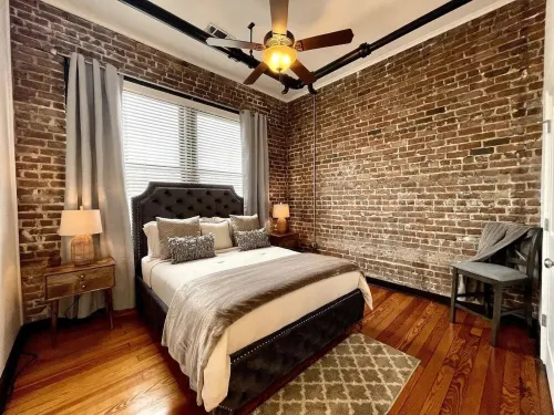 Unit A - 2-bedroom 2 bath condo in wonderful Downtown Hammond with AC, WiFi