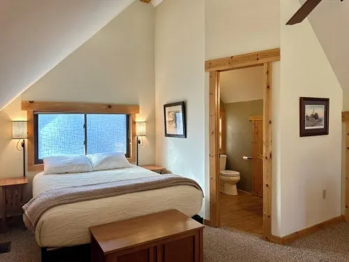 Stunning River-Side Cottage with Fire Pit!