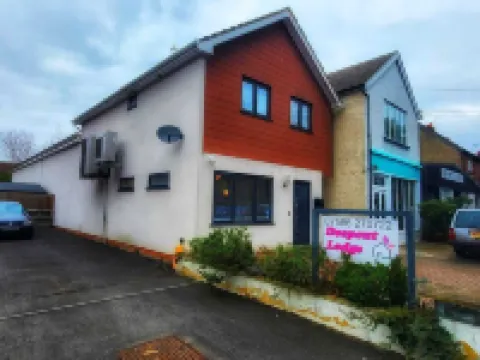 Deepcut Lodge Bed & Breakfast Self Service Hotels in Deepcut