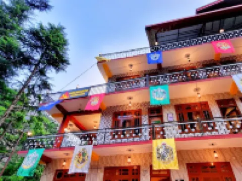 Hogwartz Hostel Hotels in Kasol