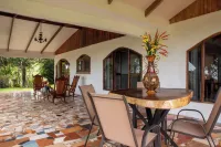 Gateway to Paradise Hotel a Cañas