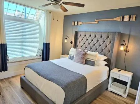 Lake Condo , Cozy and Modern 1 Bedroom 1 Bath. Отели рядом с достопримечательностью «Парк Уан Элевен Ранч»