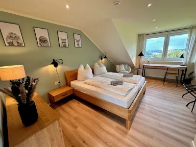 Vacation apartment with lake view in Hattingen - an oasis of well-being in the middle of the Pott! Hattingen （Ruhr）附近的飯店