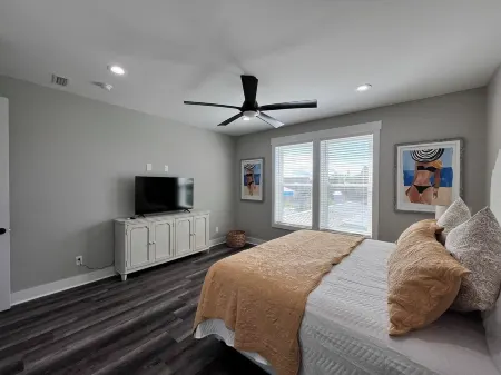 Trip Around The Sun; 3-bedroom house with private pool in Panama City Beach