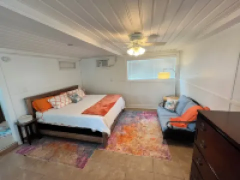 Waterfront 3 Bedroom House, San Leon Tx with Private Fishing Pier Blue Crab Casa