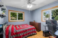 Spacious 4-bedroom house in charming Burnsville with Pool! Hotels near Grand Slam