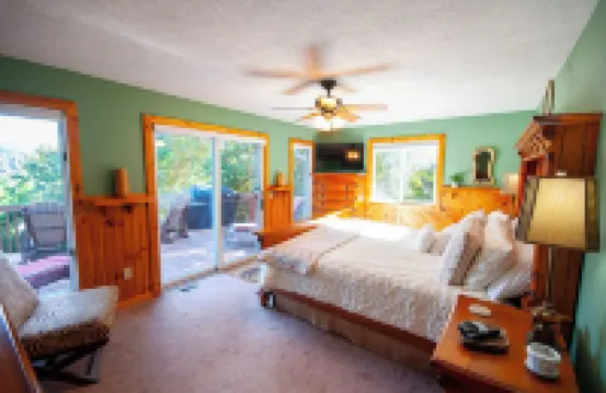 Bearadise Ridge-Hot tub-Fireplace-Fire pit-Amazing View