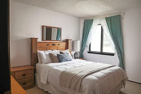 Slope-Side, Swim, Ski & Play