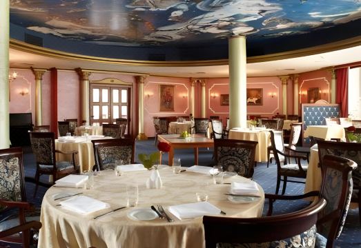 오레아 호텔 피라미드