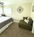 Rapid River Retreat! Home sleeps 6, garage, fire pit Hotels in Clearwater Township