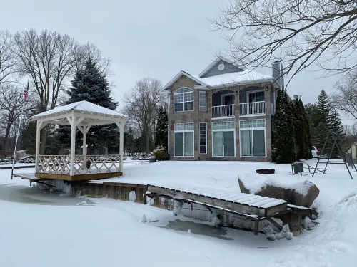 Gorgeous Water Front Retreat On Chain Of Lakes With Private Boat Launch!