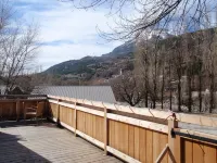 Le Chalet du Sersas, spacious modern apartment for up to 5 people