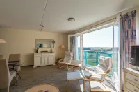 荷蘭沙丘旁帶陽台景觀的公寓