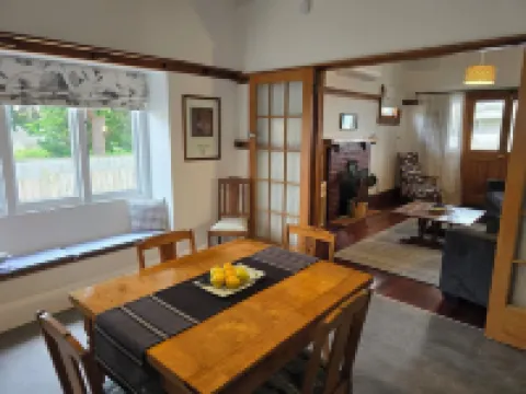 Magpie Cottage. Newly Renovated , 2 Bed, 2 bathroom close to Napier CBD