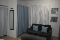 Feels Like Home 1 Bed Retreat Conveniently Located to Many Places of Interest. Hotels in Jackmans