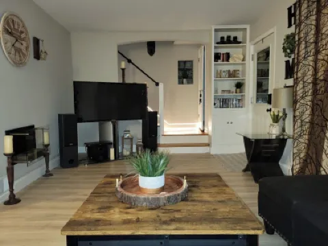 Charming 3-bedroom house in amazing Chicago Hotels near O'Hare International Airport