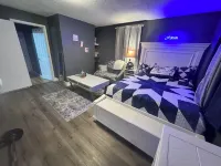 Charming 2-bedroom house with AC, WiFi in awesome Tulsa! 5 minutes from the BOK! Hotels near Gilcrease Museum